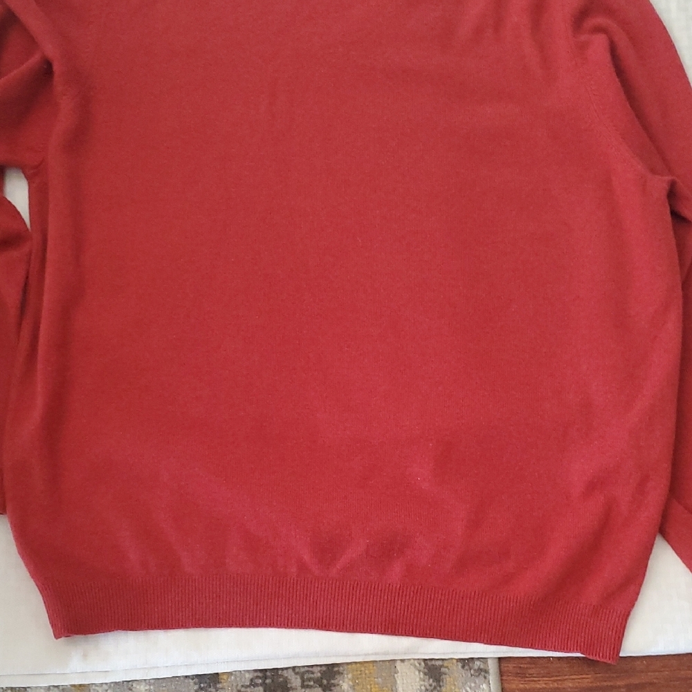 Brooks Brothers Men's V-Neck Sweater in Vibrant Burgundy 100% Cashmere - Picture 8 of 10